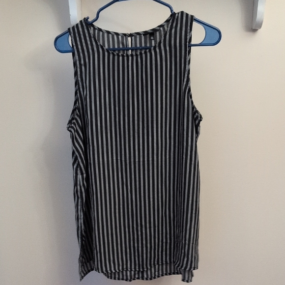 Black and White Striped Sleeveless Top - Picture 1 of 2